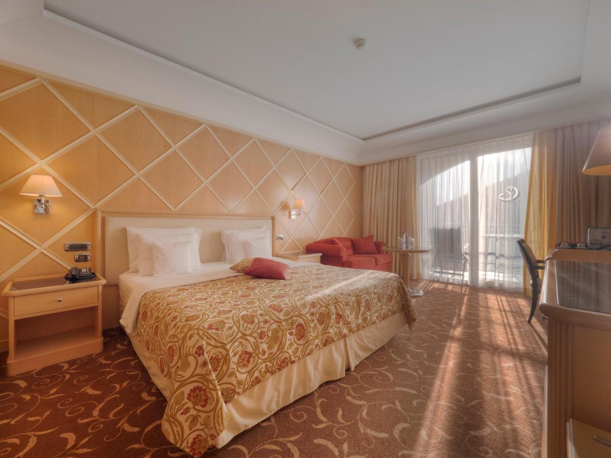 สเปลนดิด คอนเฟอร์เรนซ์ สปา รีสอร์ต Hotel บุดวา ภายนอก รูปภาพ A room at the hotel