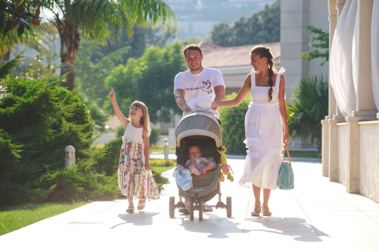 สเปลนดิด คอนเฟอร์เรนซ์ สปา รีสอร์ต Hotel บุดวา ภายนอก รูปภาพ Family